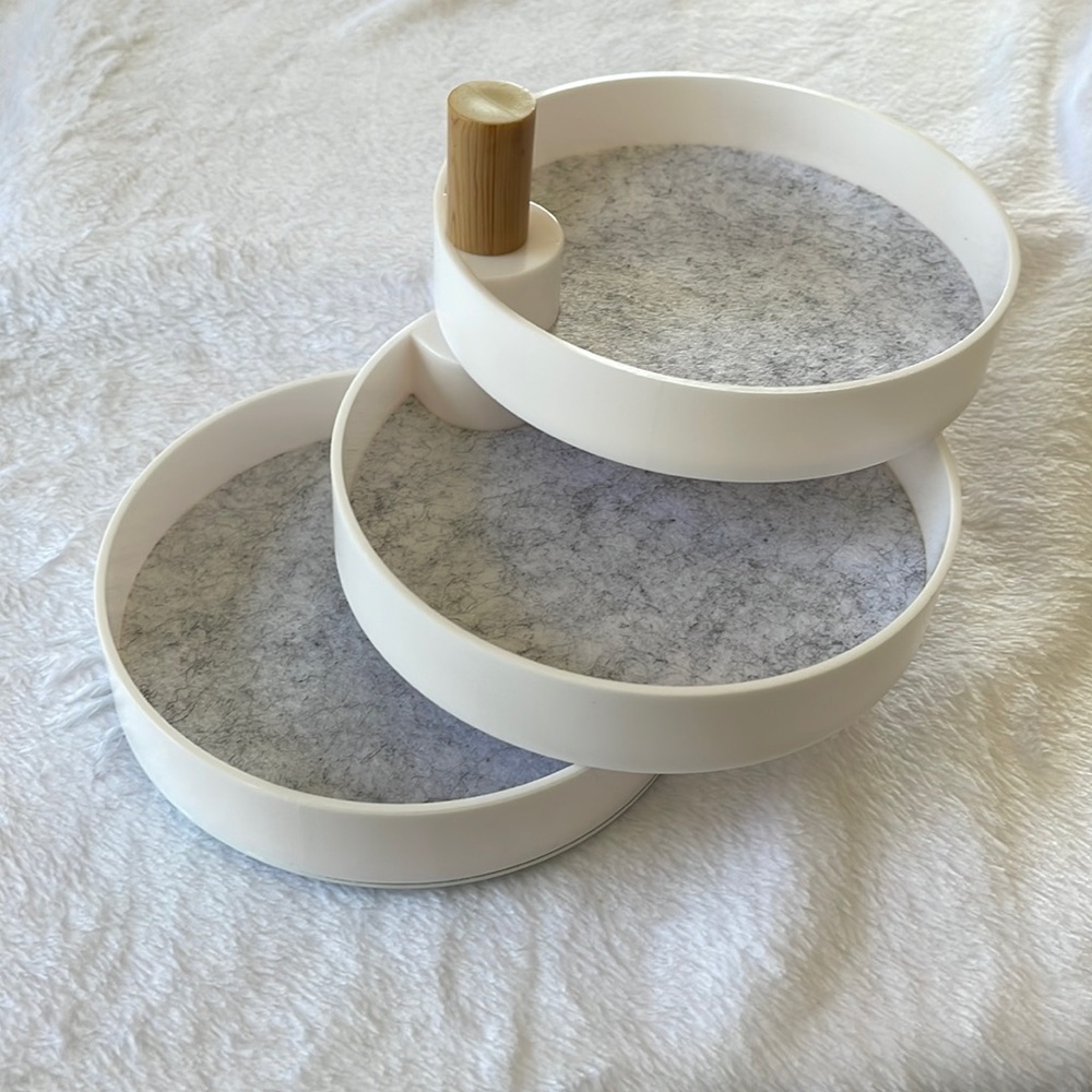 The 2Bandits 3 Tiered Jewelry Tray.